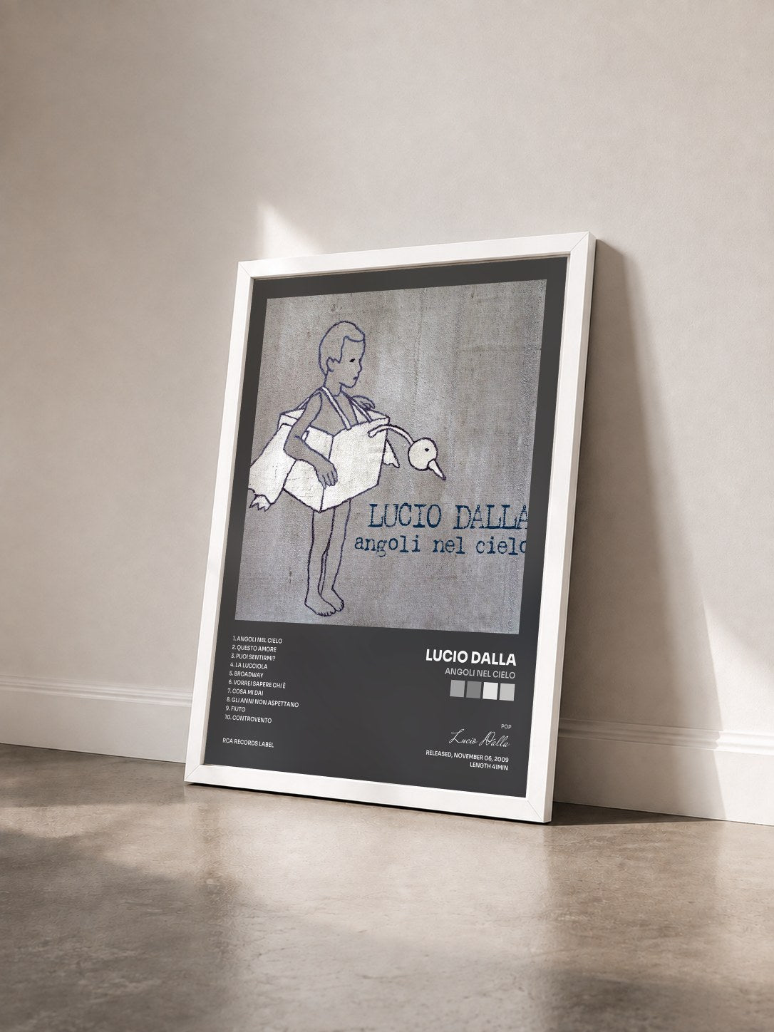 #blanc Tableau de l'album Angoli Nel Cielo de Lucio Dalla vu de trois quarts, cadre blanc