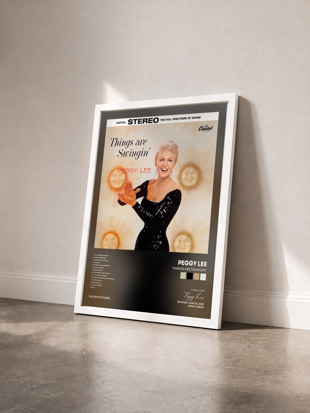 #blanc Tableau de l'album Things Are Swingin' de Peggy Lee vu de trois quarts, cadre blanc