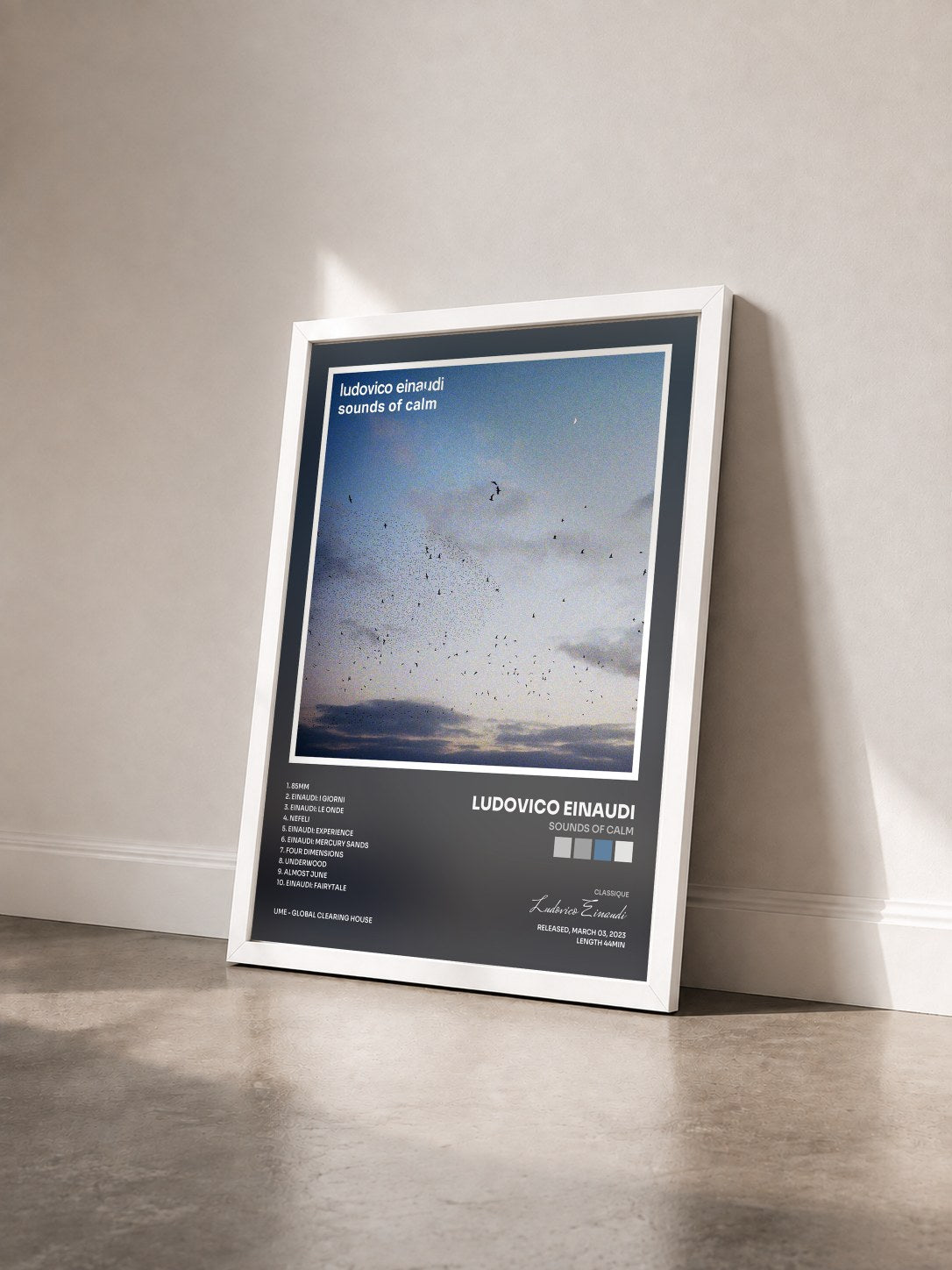 #blanc Tableau de l'album Sounds of Calm de Ludovico Einaudi vu de trois quarts, cadre blanc
