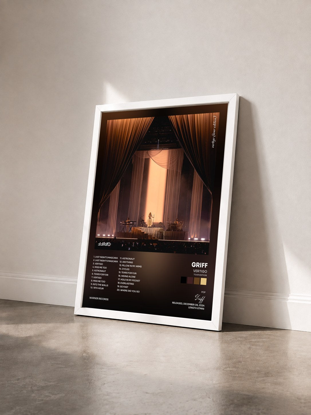 #blanc Tableau de l'album Vertigo (Tour Edition) de Griff vu de trois quarts, cadre blanc