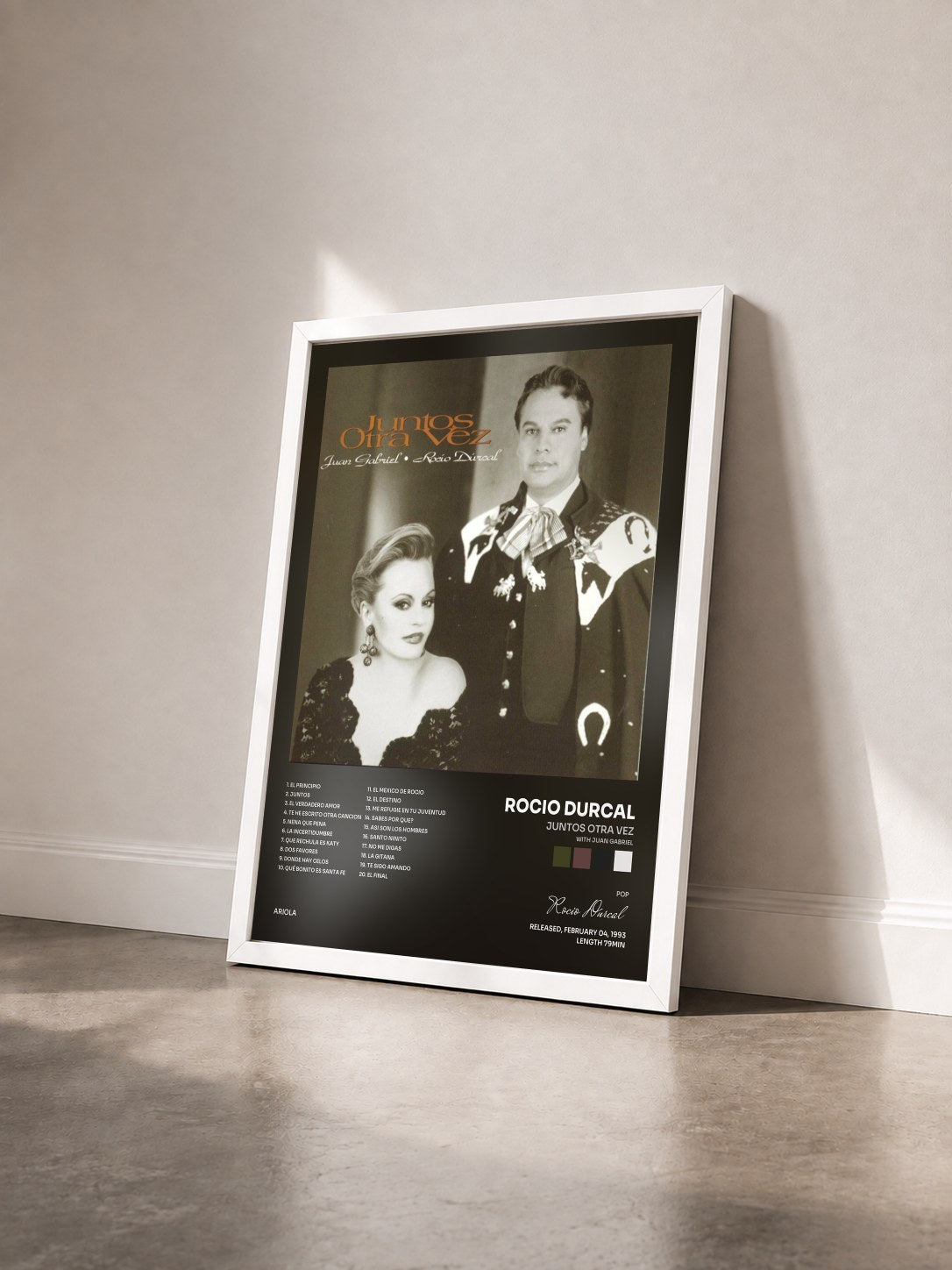 #blanc Tableau de l'album Juntos Otra Vez (with Juan Gabriel) de Rocio Durcal vu de trois quarts, cadre blanc