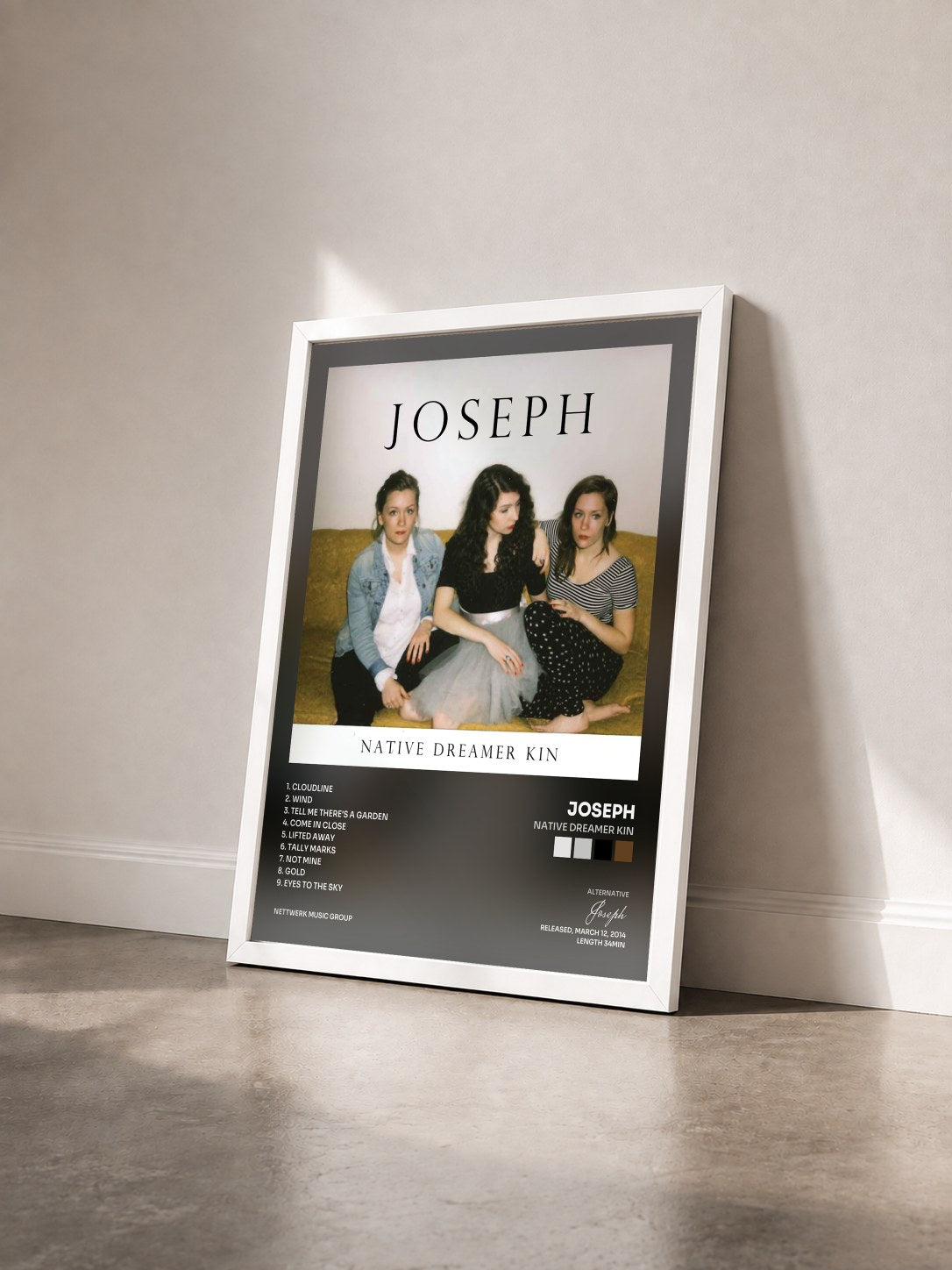 #blanc Tableau de l'album Native Dreamer Kin de Joseph vu de trois quarts, cadre blanc