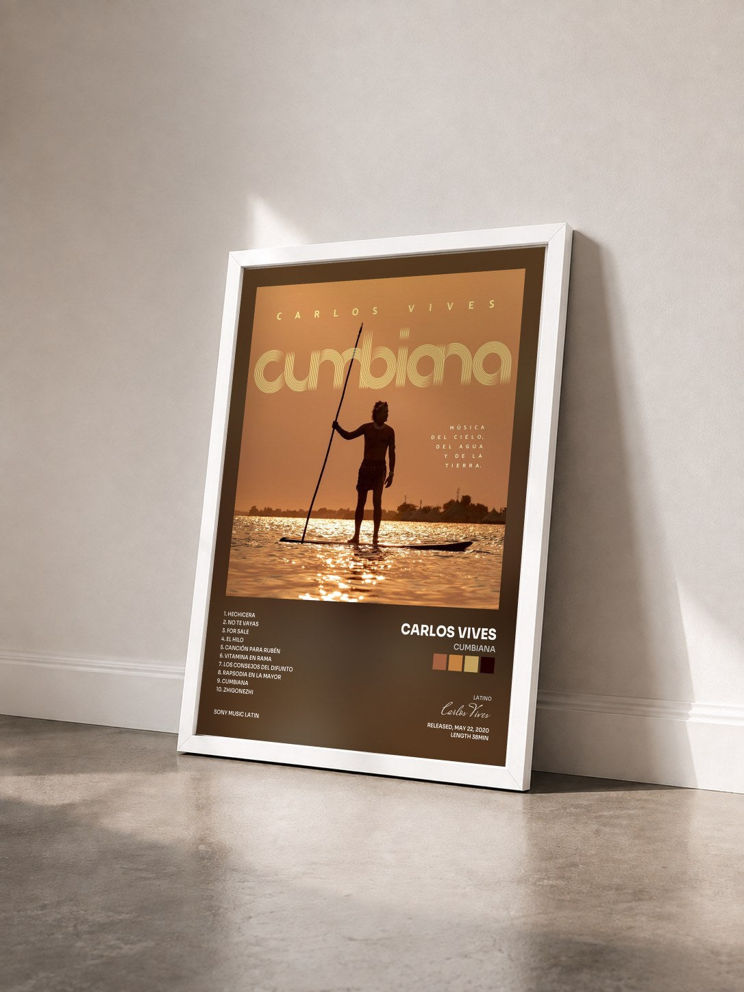 #blanc Tableau de l'album Cumbiana de Carlos Vives vu de trois quarts, cadre blanc