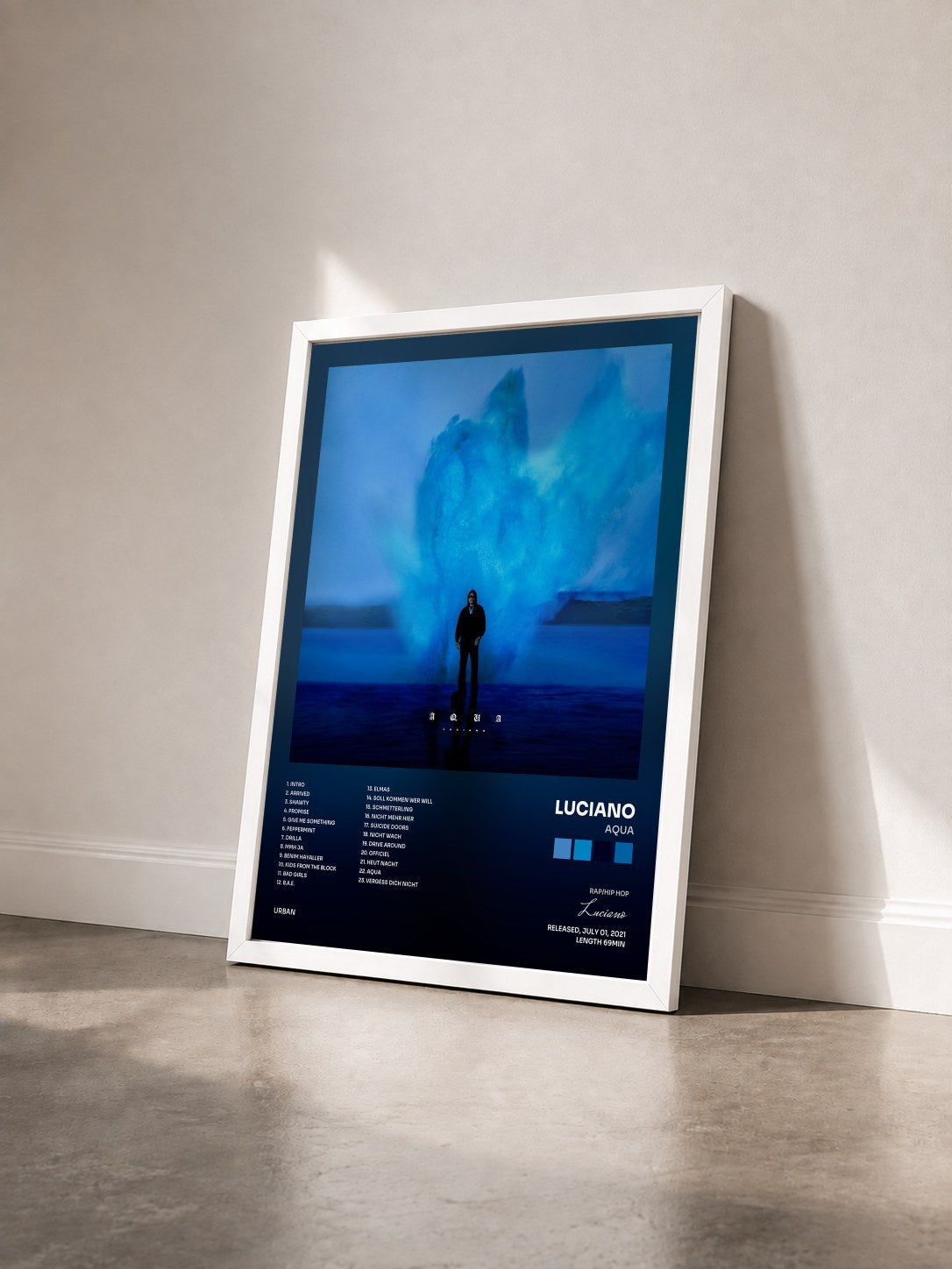 #blanc Tableau de l'album AQUA de Luciano vu de trois quarts, cadre blanc