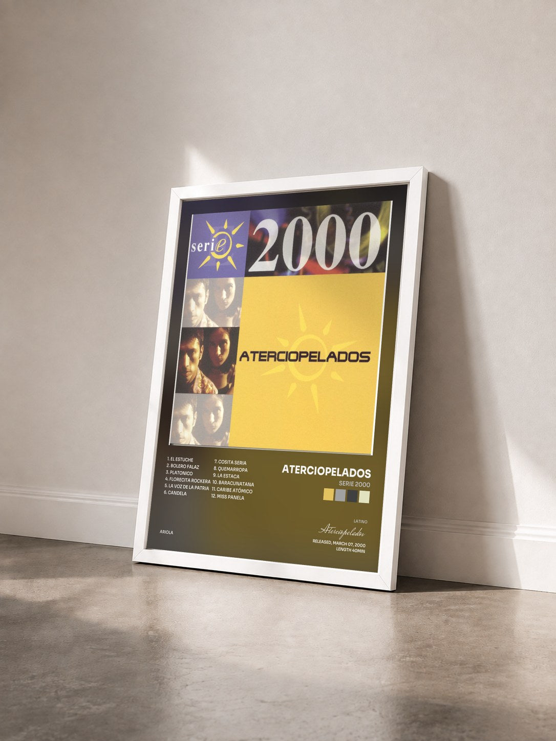 #blanc Tableau de l'album Serie 2000 de Aterciopelados vu de trois quarts, cadre blanc