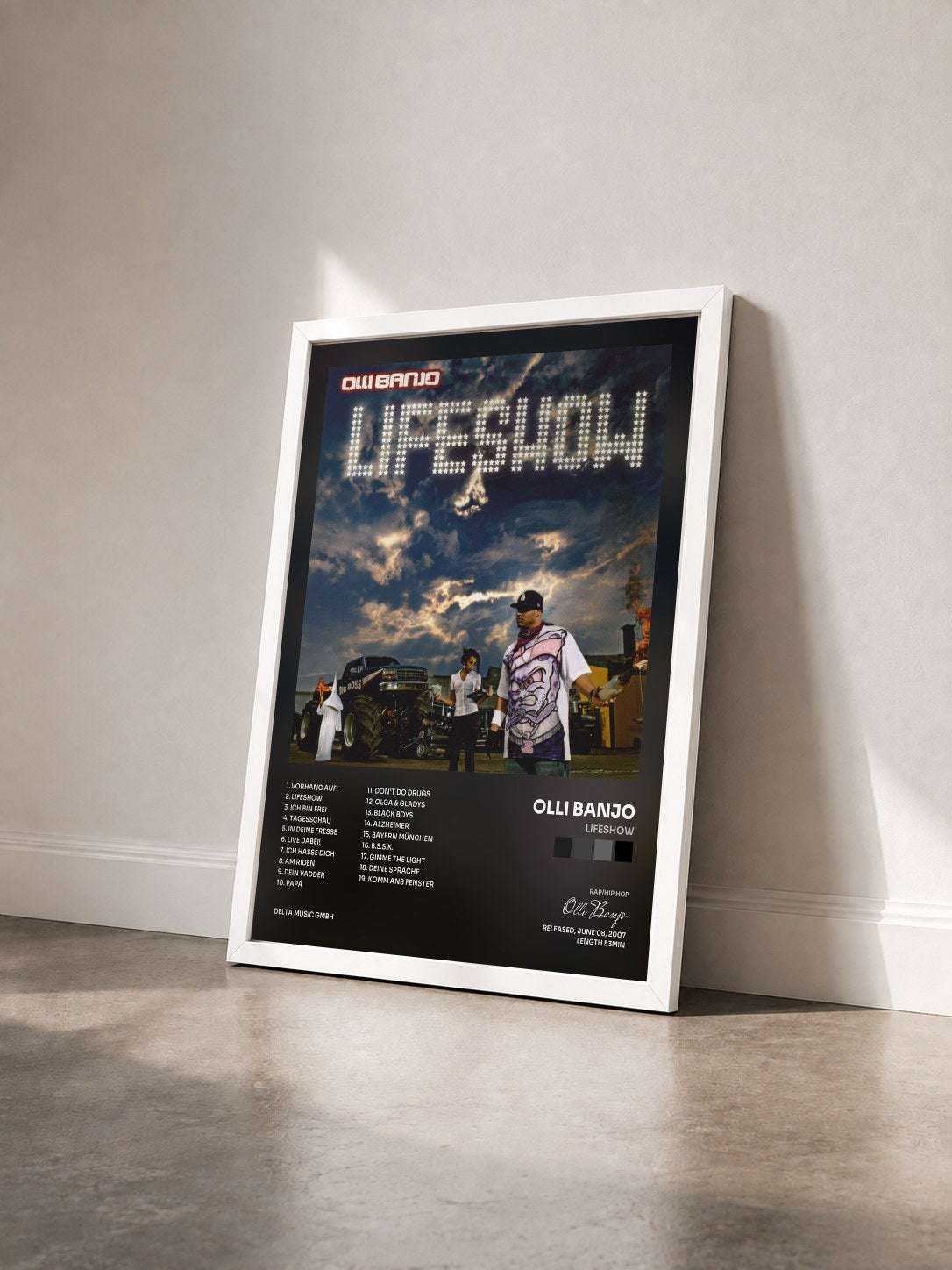 #blanc Tableau de l'album Lifeshow de Olli Banjo vu de trois quarts, cadre blanc