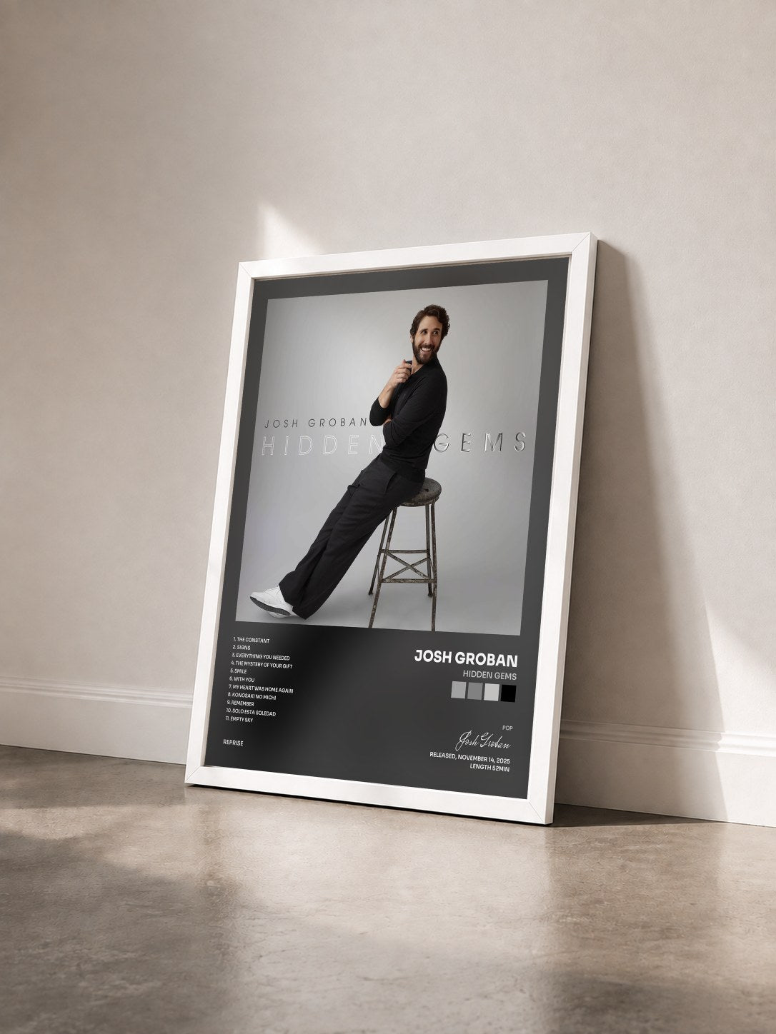 #blanc Tableau de l'album Hidden Gems de Josh Groban vu de trois quarts, cadre blanc