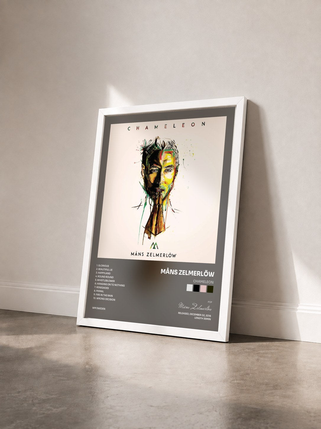 #blanc Tableau de l'album Chameleon de Måns Zelmerlöw vu de trois quarts, cadre blanc