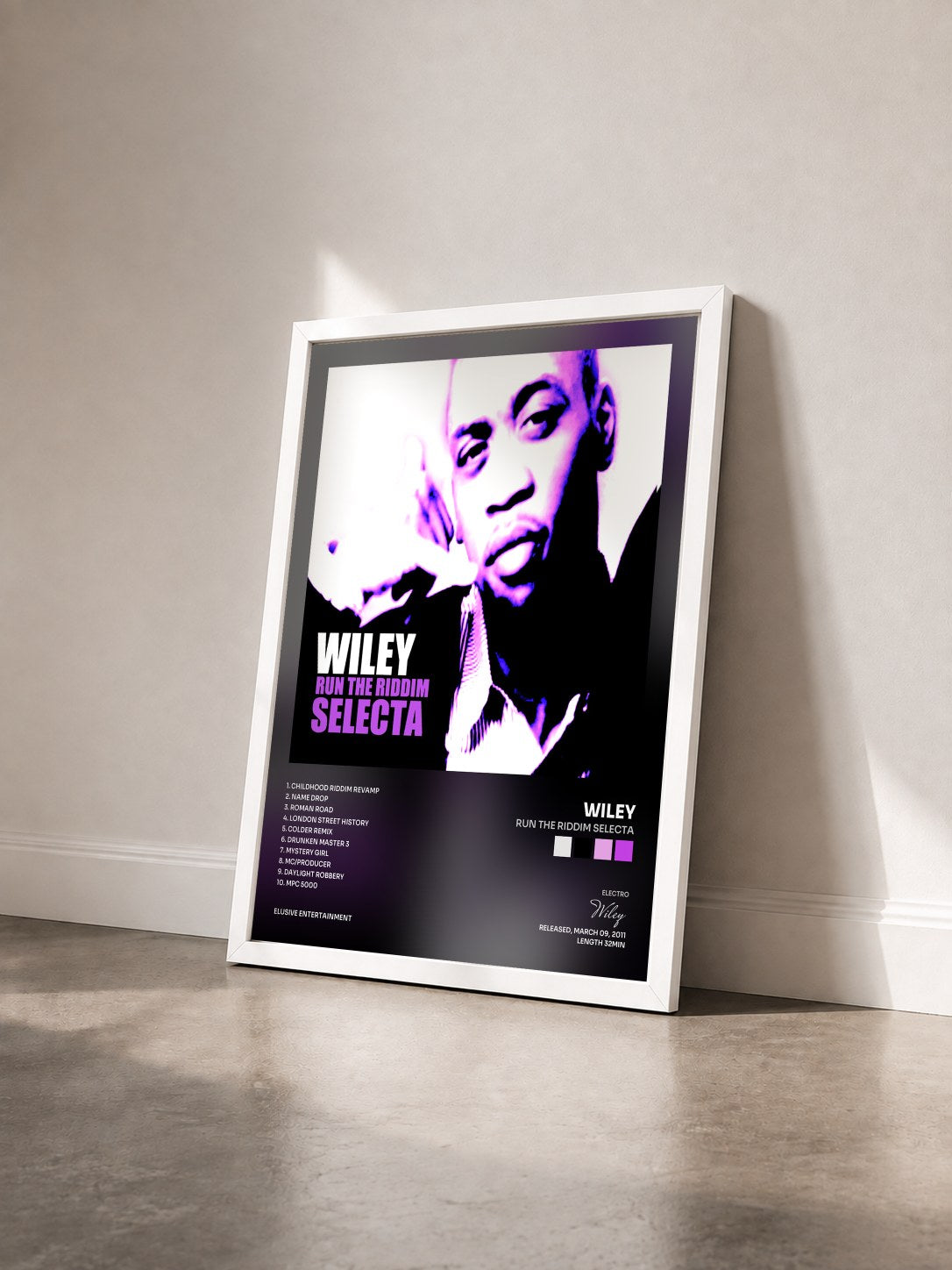#blanc Tableau de l'album Run the Riddim Selecta de Wiley vu de trois quarts, cadre blanc