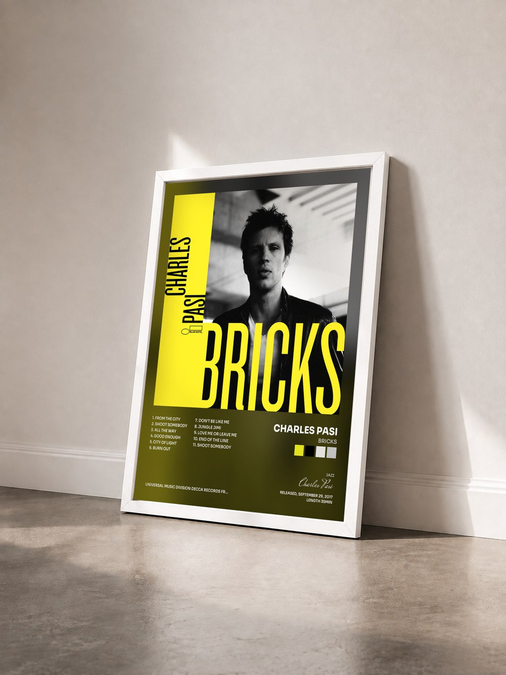#blanc Tableau de l'album Bricks de Charles Pasi vu de trois quarts, cadre blanc