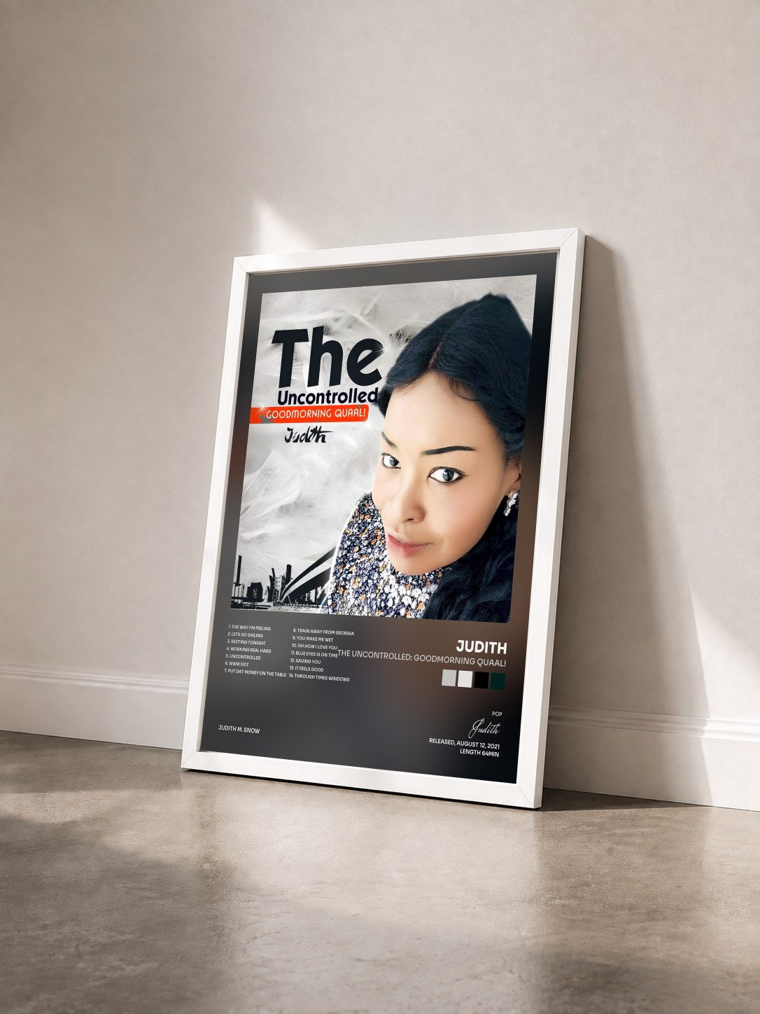 #blanc Tableau de l'album The Uncontrolled: GOODMORNING QUAAL! de Judith vu de trois quarts, cadre blanc
