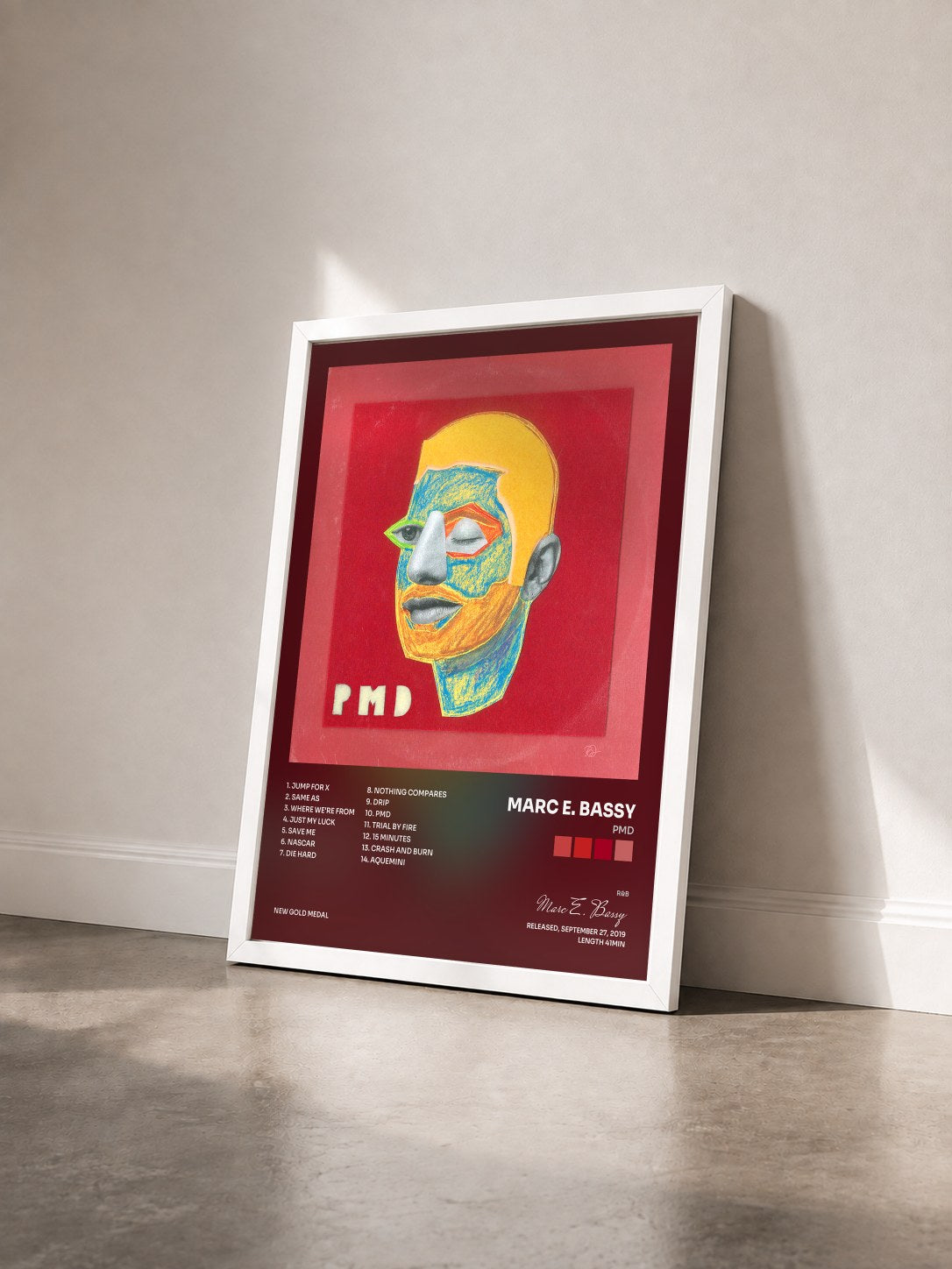 #blanc Tableau de l'album PMD de Marc E. Bassy vu de trois quarts, cadre blanc