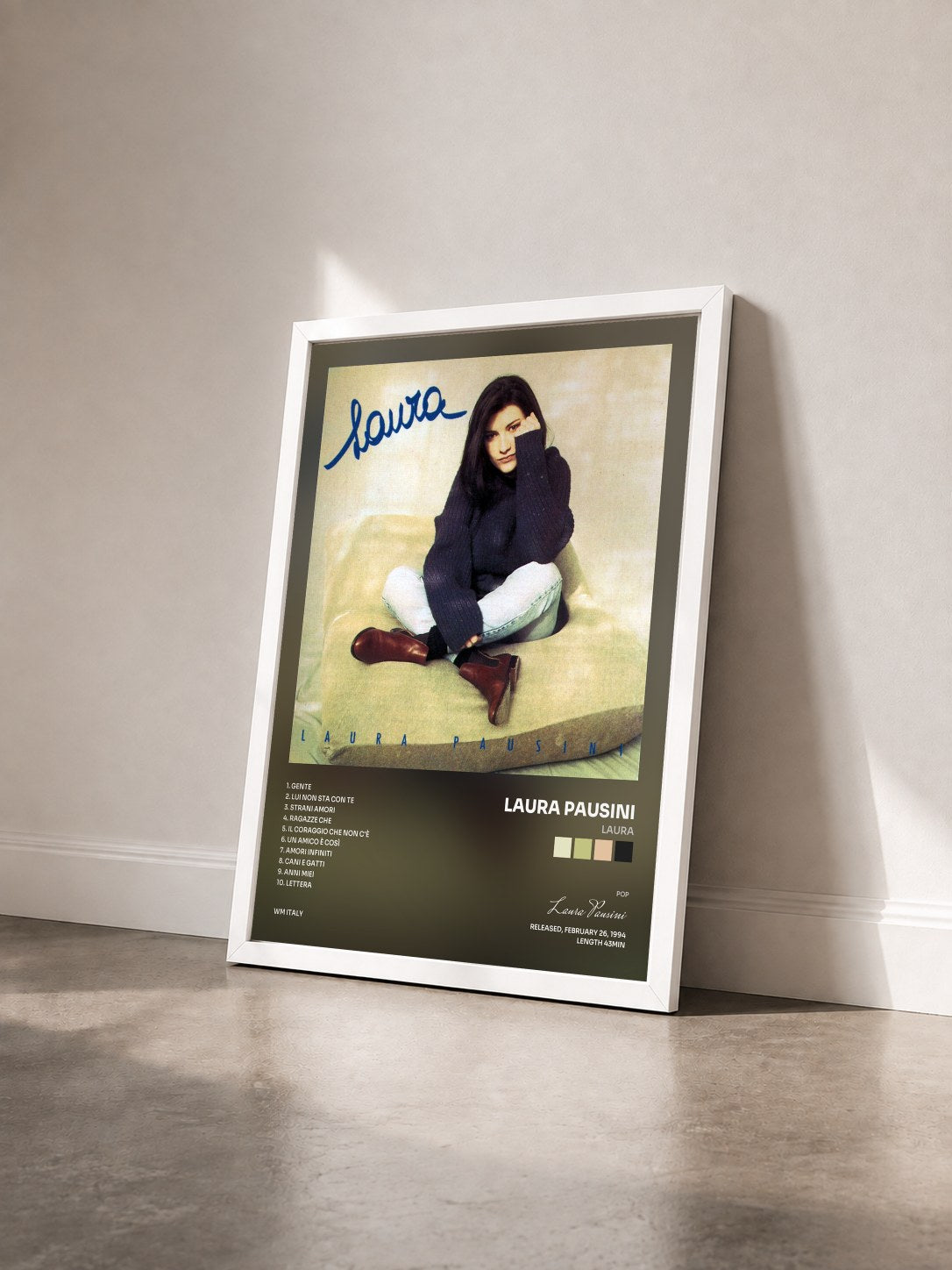 #blanc Tableau de l'album Laura de Laura Pausini vu de trois quarts, cadre blanc