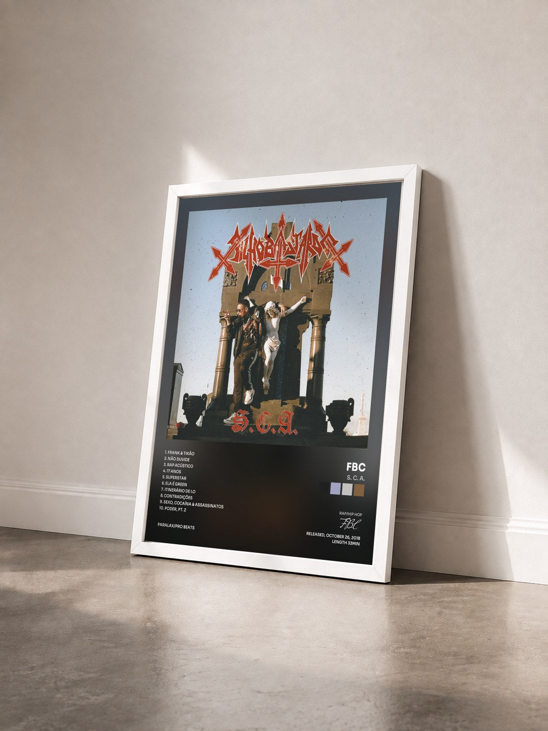 #blanc Tableau de l'album S. C. A. de FBC vu de trois quarts, cadre blanc