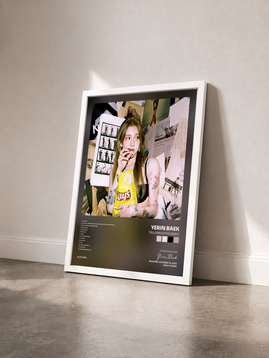 #blanc Tableau de l'album tellusboutyourself de Yerin Baek vu de trois quarts, cadre blanc
