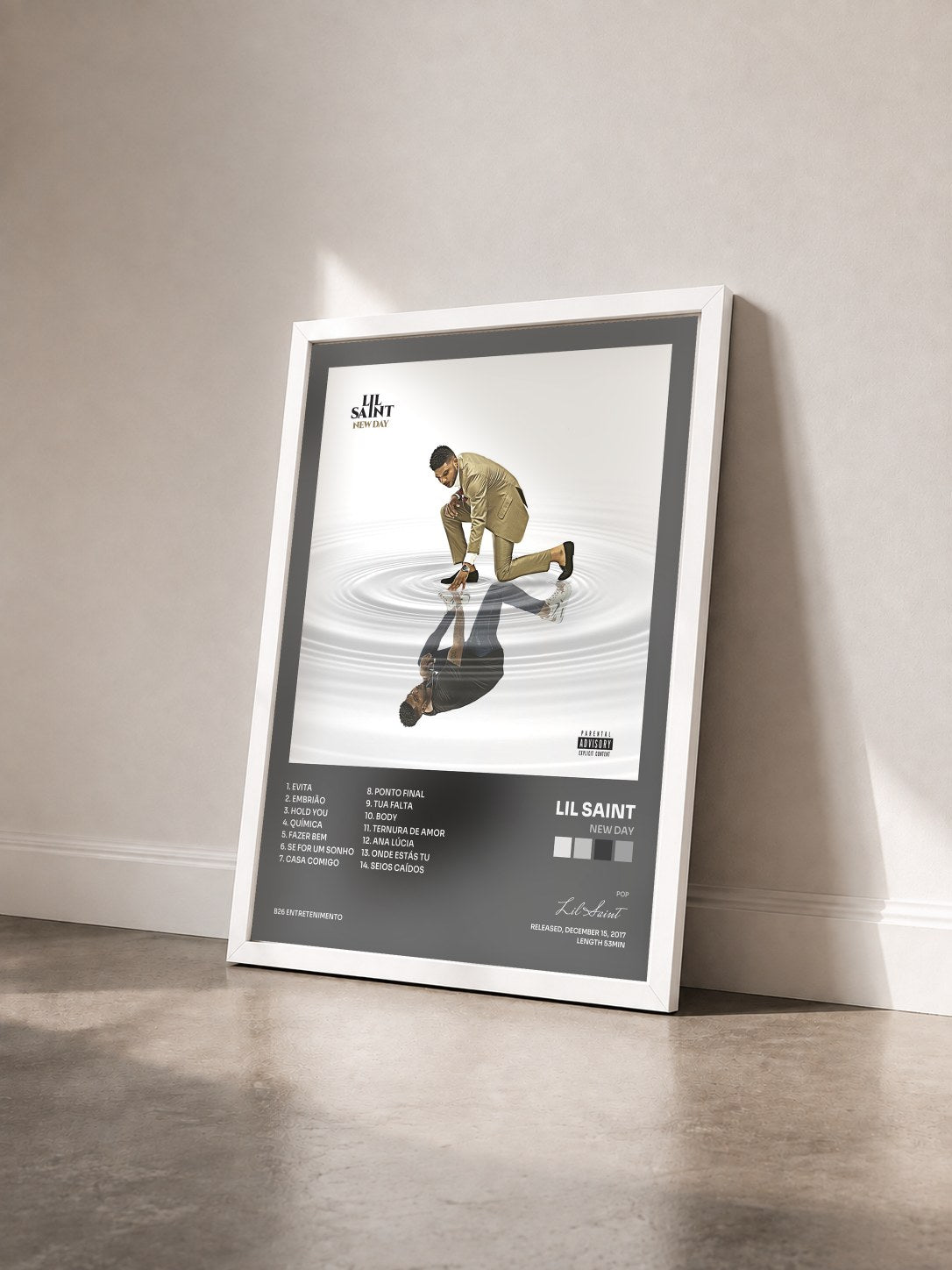 #blanc Tableau de l'album New Day de Lil Saint vu de trois quarts, cadre blanc