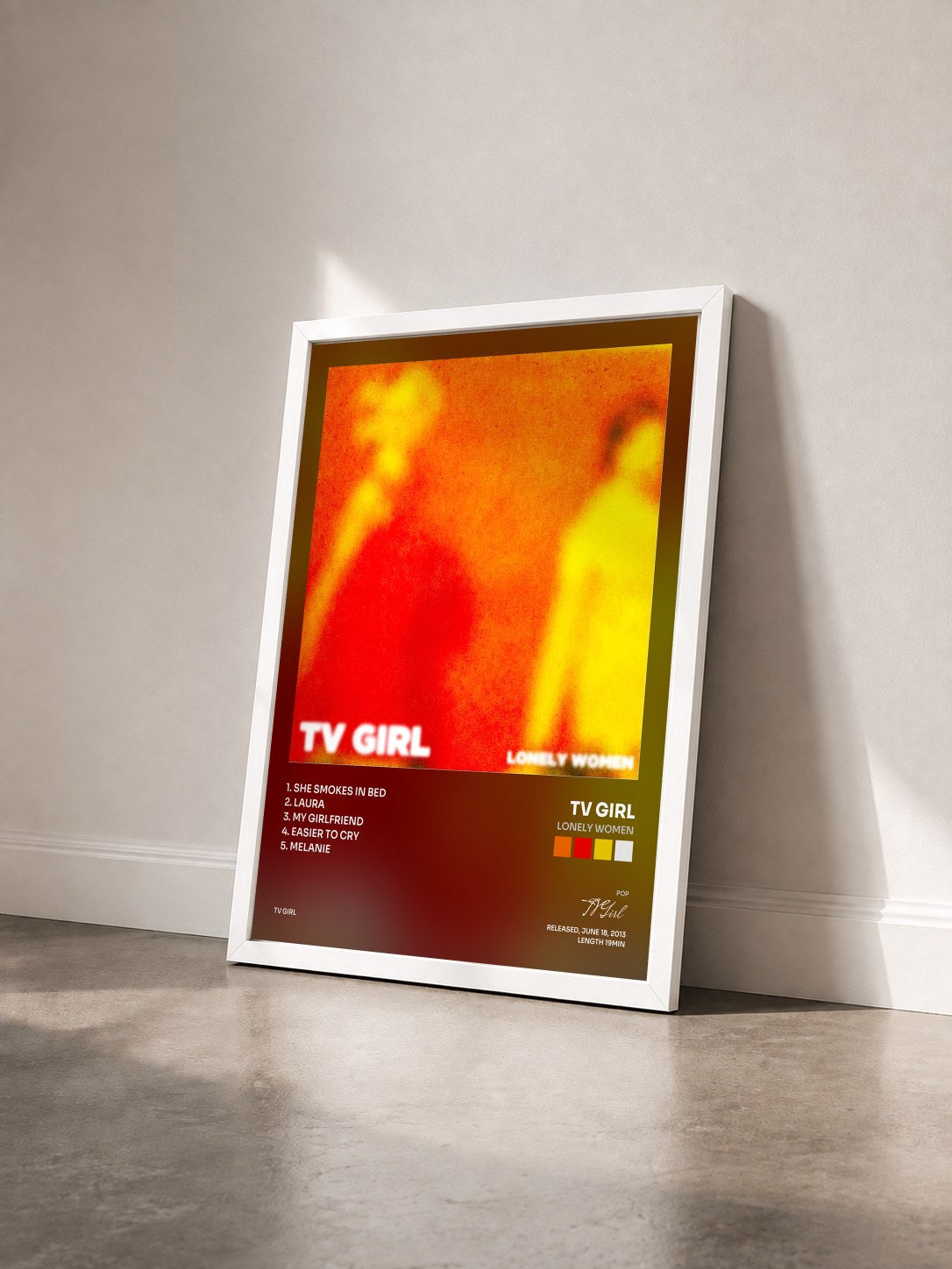 #blanc Tableau de l'album Lonely Women de TV Girl vu de trois quarts, cadre blanc