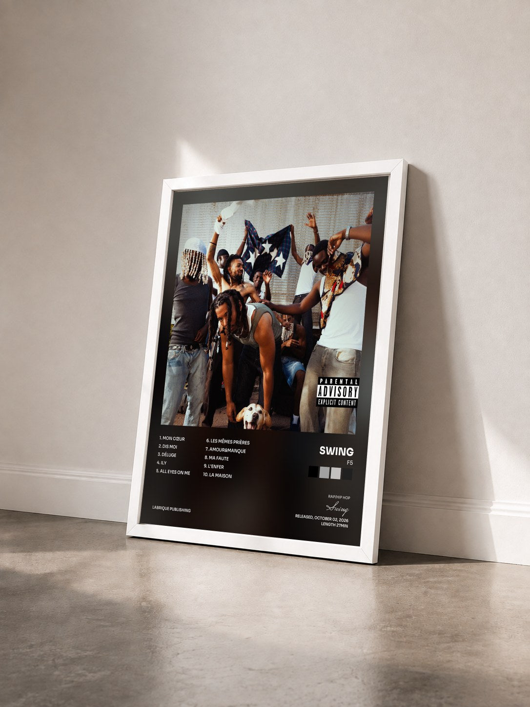 #blanc Tableau de l'album F5 de Swing vu de trois quarts, cadre blanc