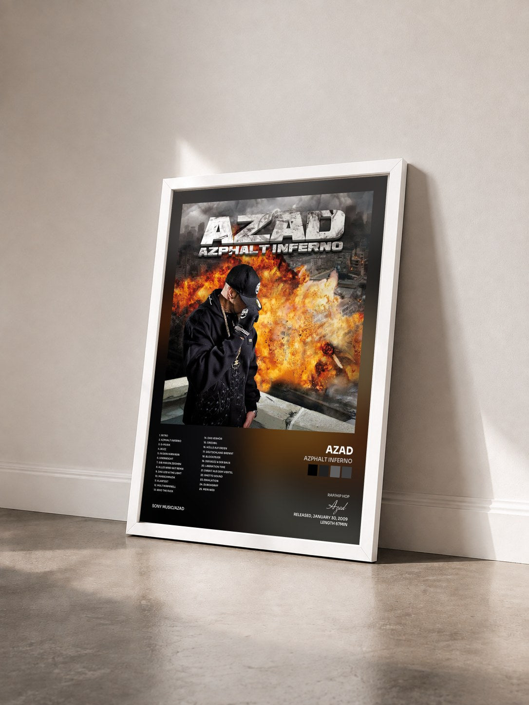 #blanc Tableau de l'album Azphalt Inferno de Azad vu de trois quarts, cadre blanc