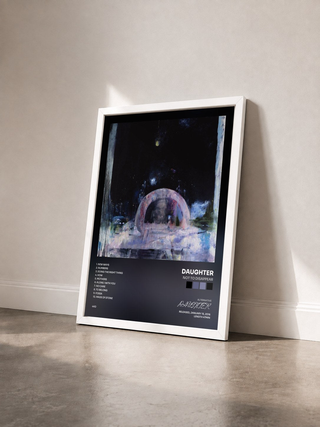 #blanc Tableau de l'album Not To Disappear de DAUGHTER vu de trois quarts, cadre blanc