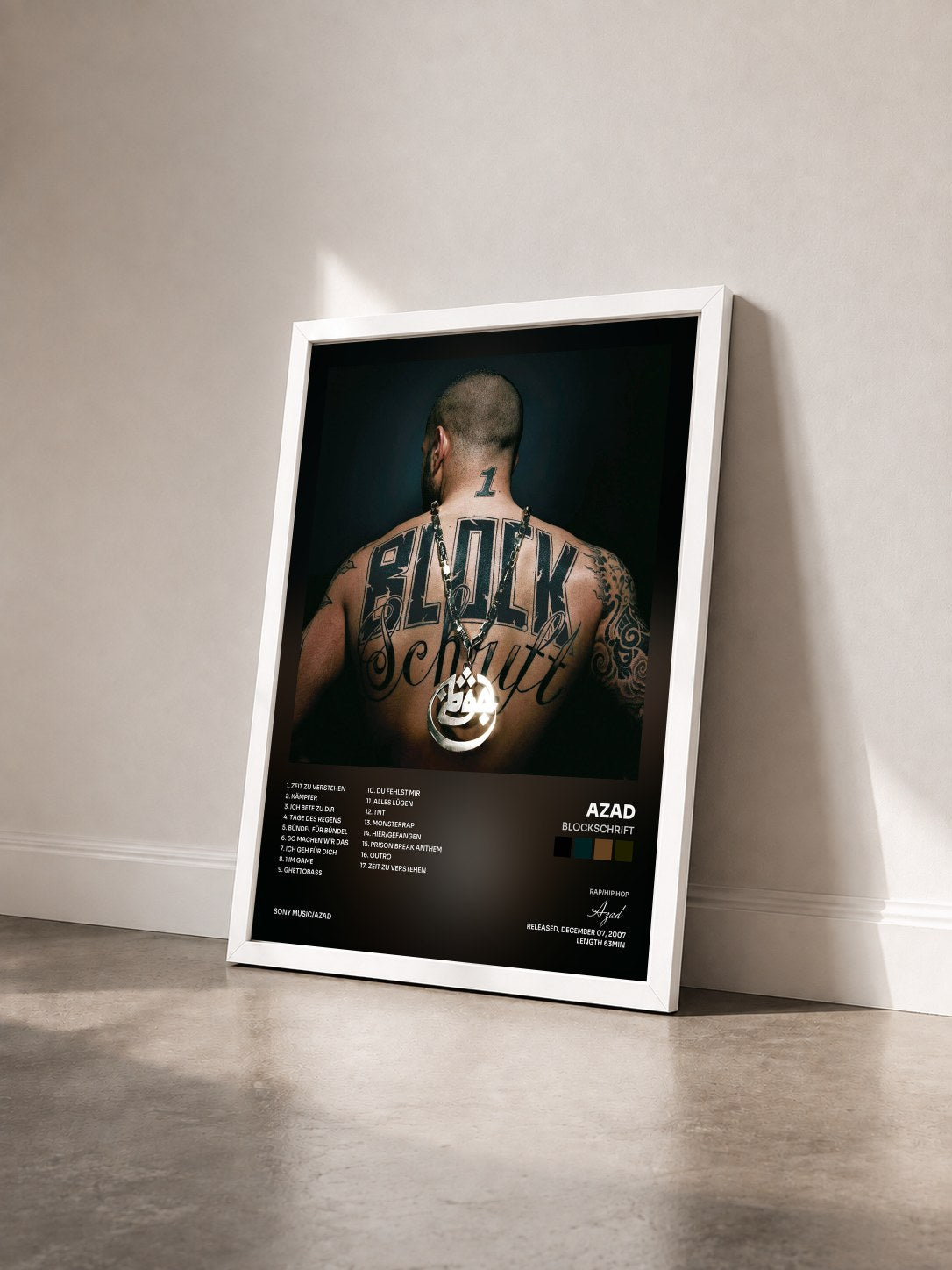 #blanc Tableau de l'album Blockschrift de Azad vu de trois quarts, cadre blanc