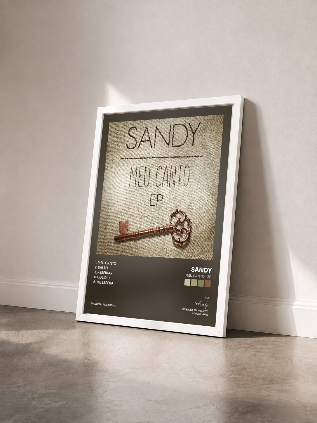 #blanc Tableau de l'album Meu Canto - EP de Sandy vu de trois quarts, cadre blanc