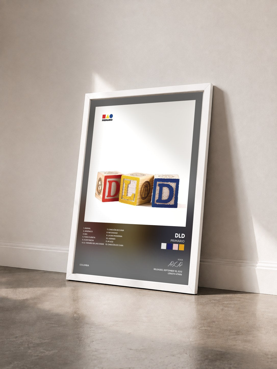 #blanc Tableau de l'album Primario de DLD vu de trois quarts, cadre blanc