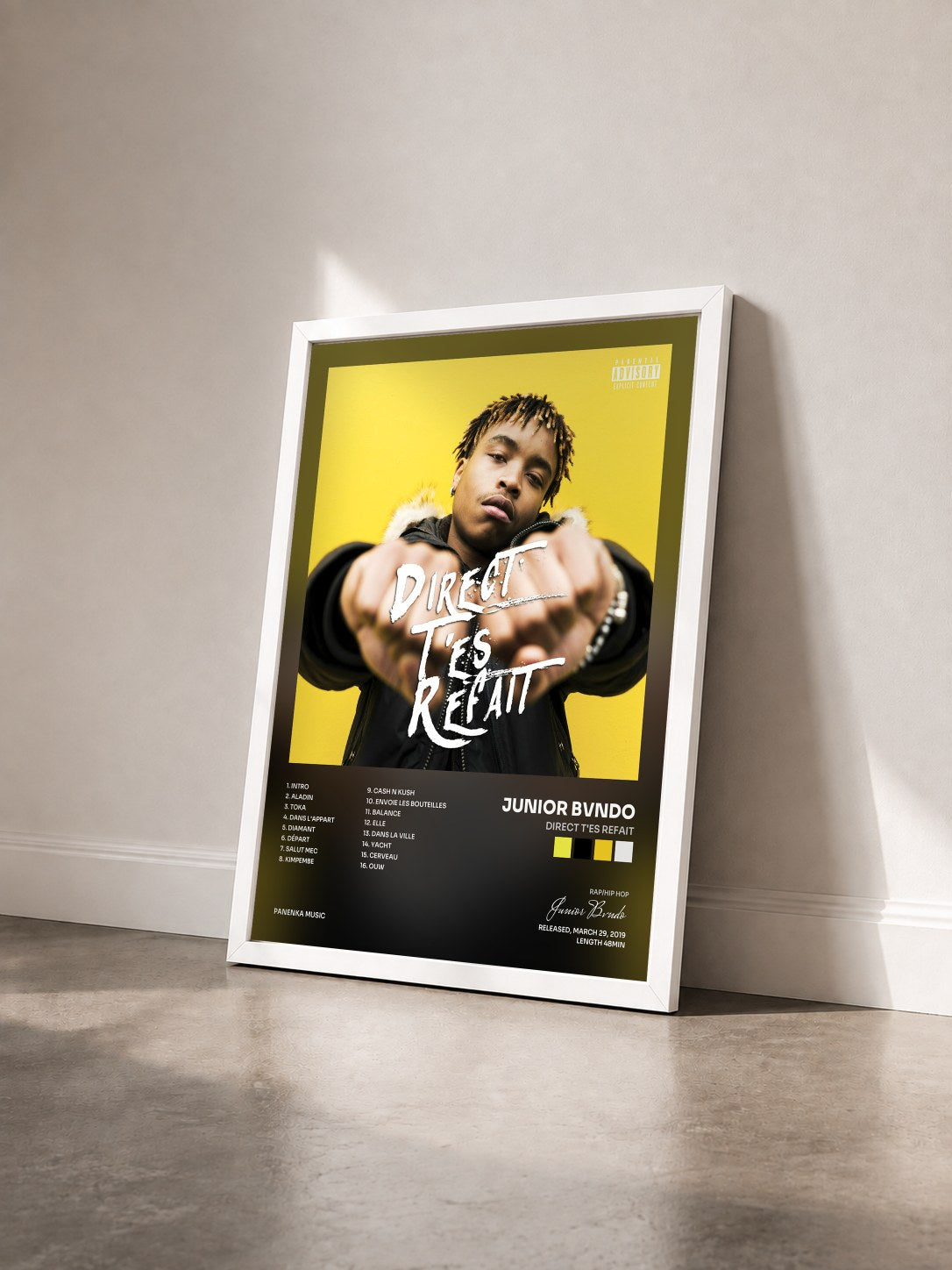 #blanc Tableau de l'album Direct T'es Refait de Junior Bvndo vu de trois quarts, cadre blanc