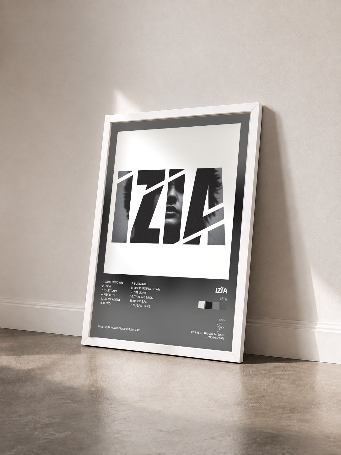 #blanc Tableau de l'album Izia de Izïa vu de trois quarts, cadre blanc