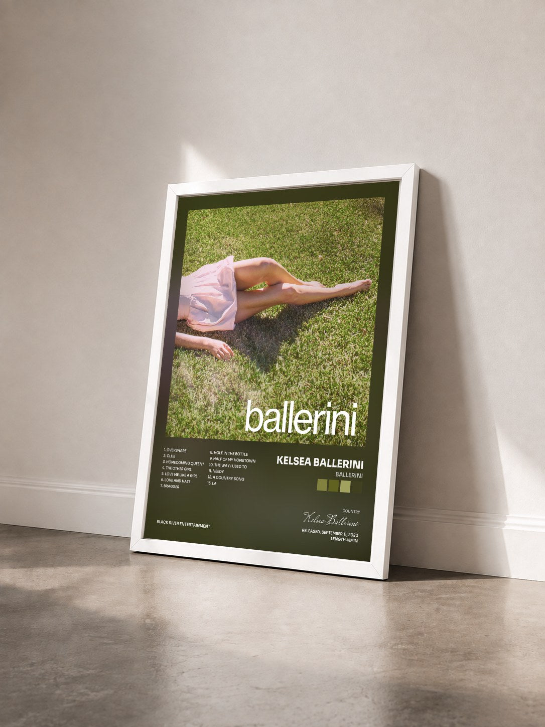 #blanc Tableau de l'album ballerini de Kelsea Ballerini vu de trois quarts, cadre blanc