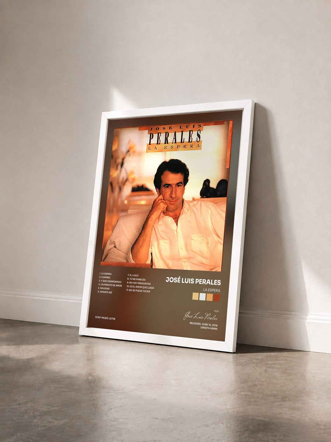 #blanc Tableau de l'album La Espera de José Luis Perales vu de trois quarts, cadre blanc