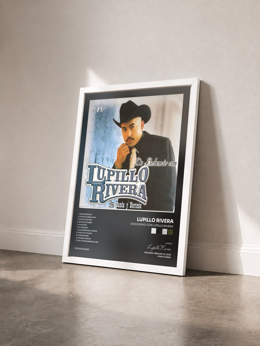 #blanc Tableau de l'album De Bohemio Con Lupillo Rivera de Lupillo Rivera vu de trois quarts, cadre blanc