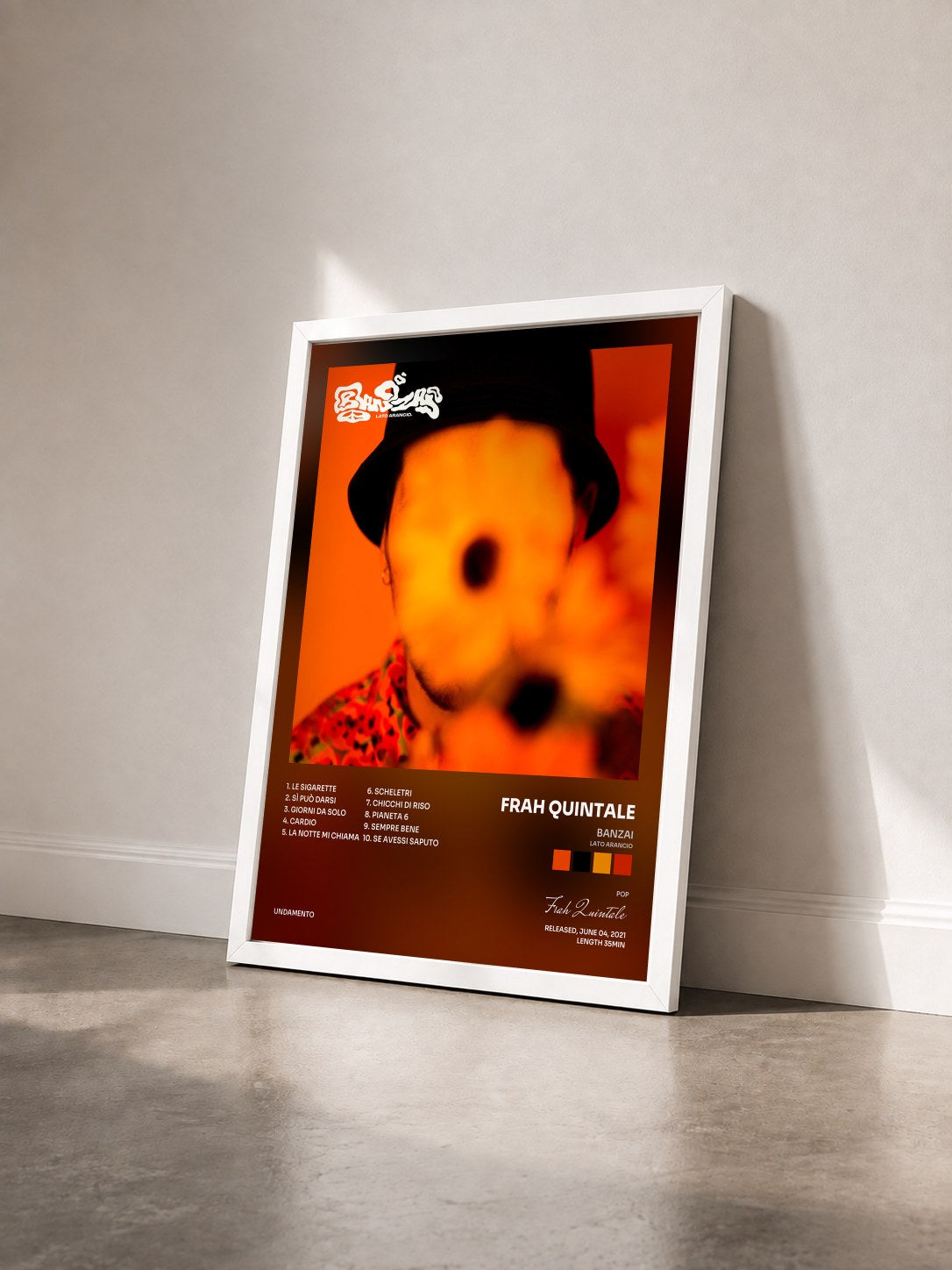 #blanc Tableau de l'album Banzai (Lato arancio) de Frah Quintale vu de trois quarts, cadre blanc
