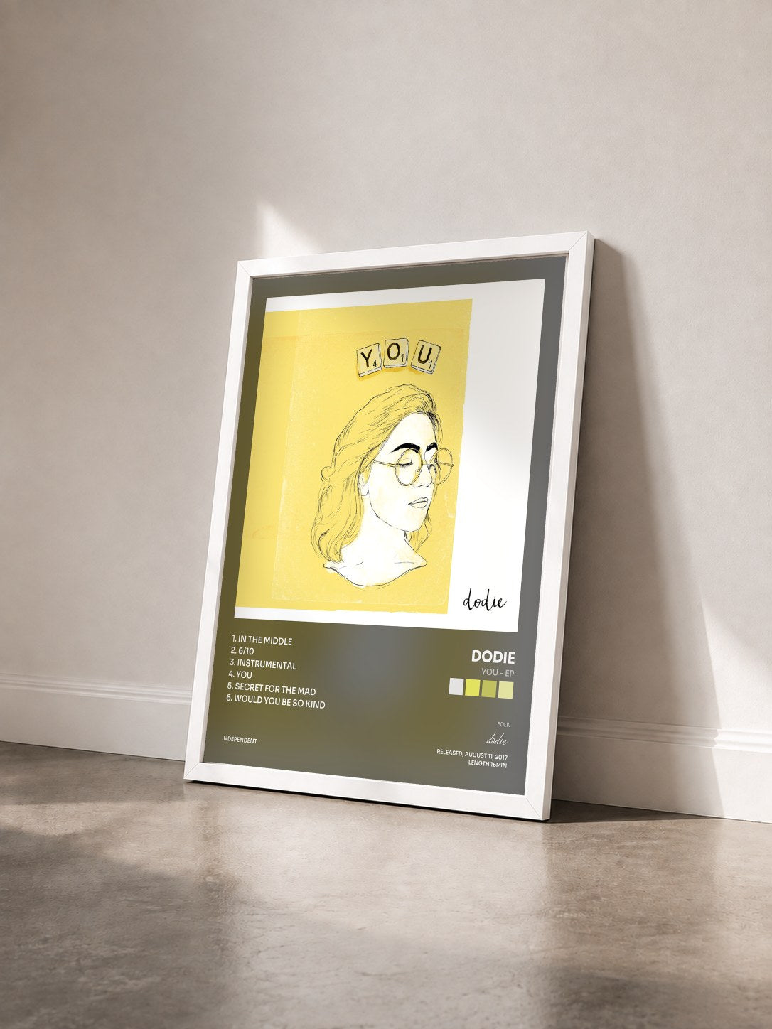 #blanc Tableau de l'album You - EP de dodie vu de trois quarts, cadre blanc