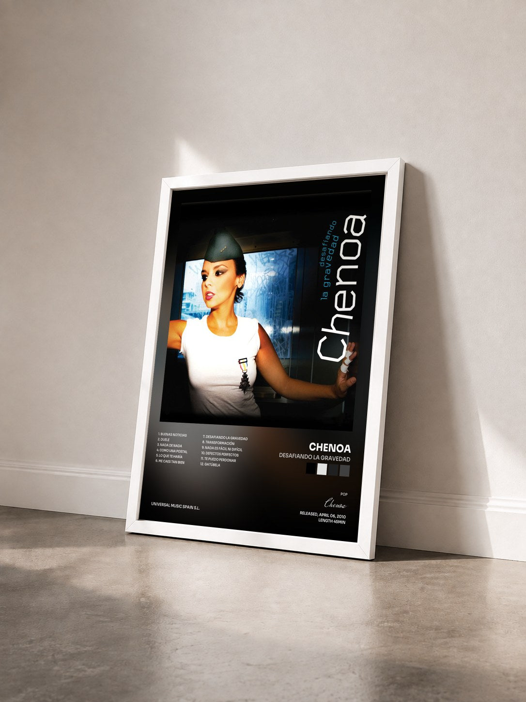 #blanc Tableau de l'album Desafiando La Gravedad de Chenoa vu de trois quarts, cadre blanc