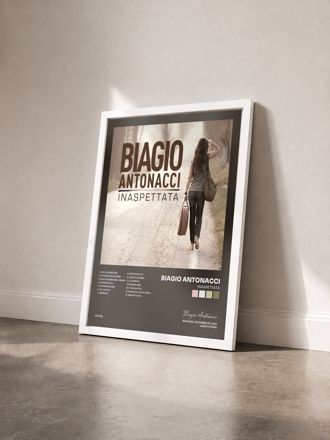 #blanc Tableau de l'album Inaspettata de Biagio Antonacci vu de trois quarts, cadre blanc