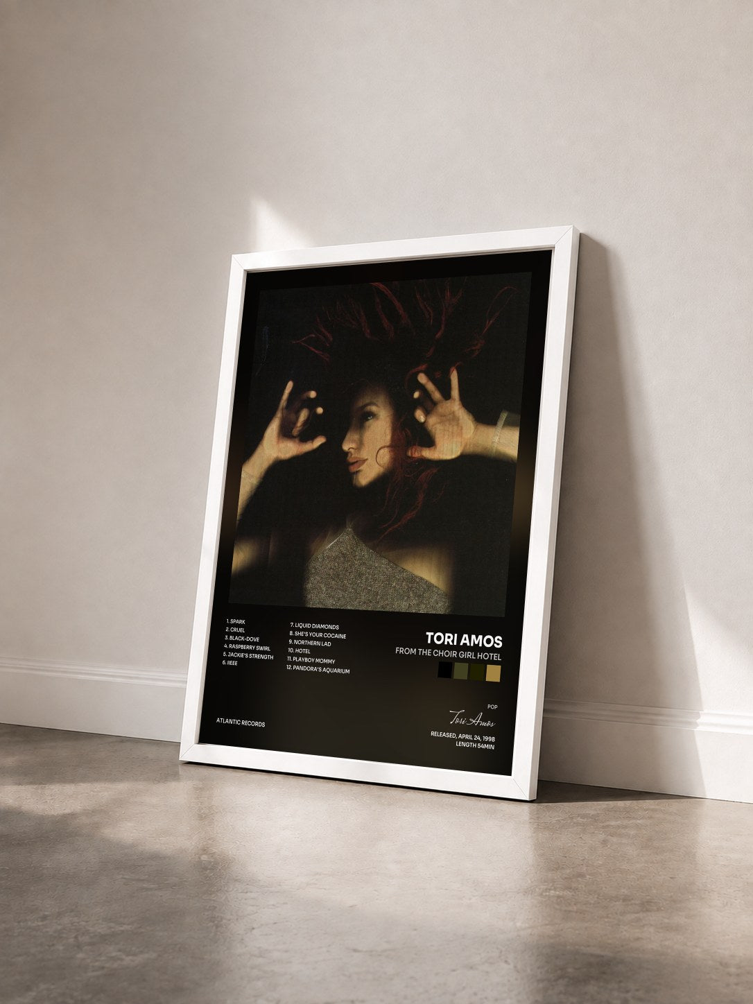 #blanc Tableau de l'album From the Choir Girl Hotel de Tori Amos vu de trois quarts, cadre blanc