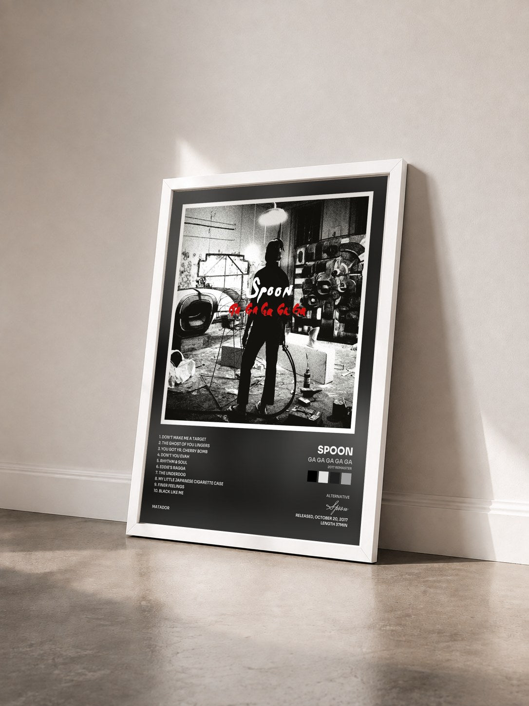 #blanc Tableau de l'album Ga Ga Ga Ga Ga (2017 Remaster) de Spoon vu de trois quarts, cadre blanc