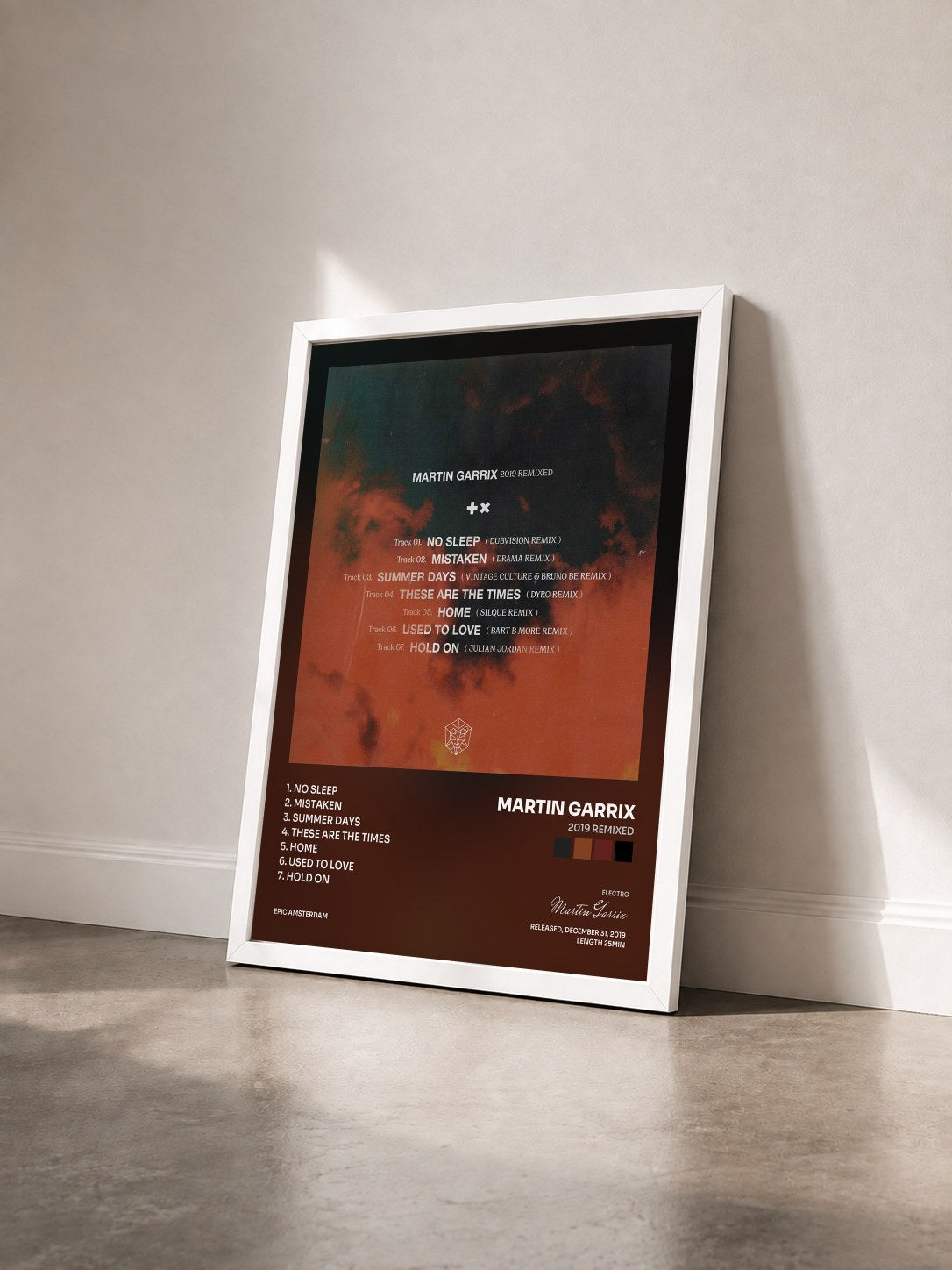 #blanc Tableau de l'album 2019 Remixed de Martin Garrix vu de trois quarts, cadre blanc