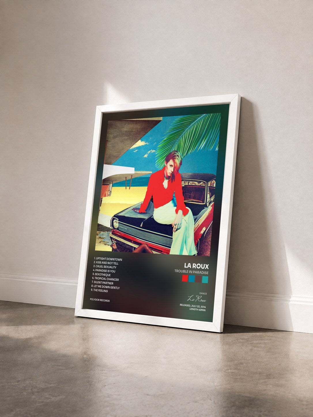 #blanc Tableau de l'album Trouble In Paradise de La Roux vu de trois quarts, cadre blanc