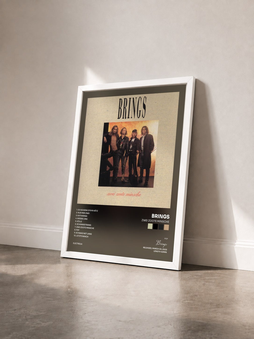 #blanc Tableau de l'album Zwei Zoote Minsche de Brings vu de trois quarts, cadre blanc