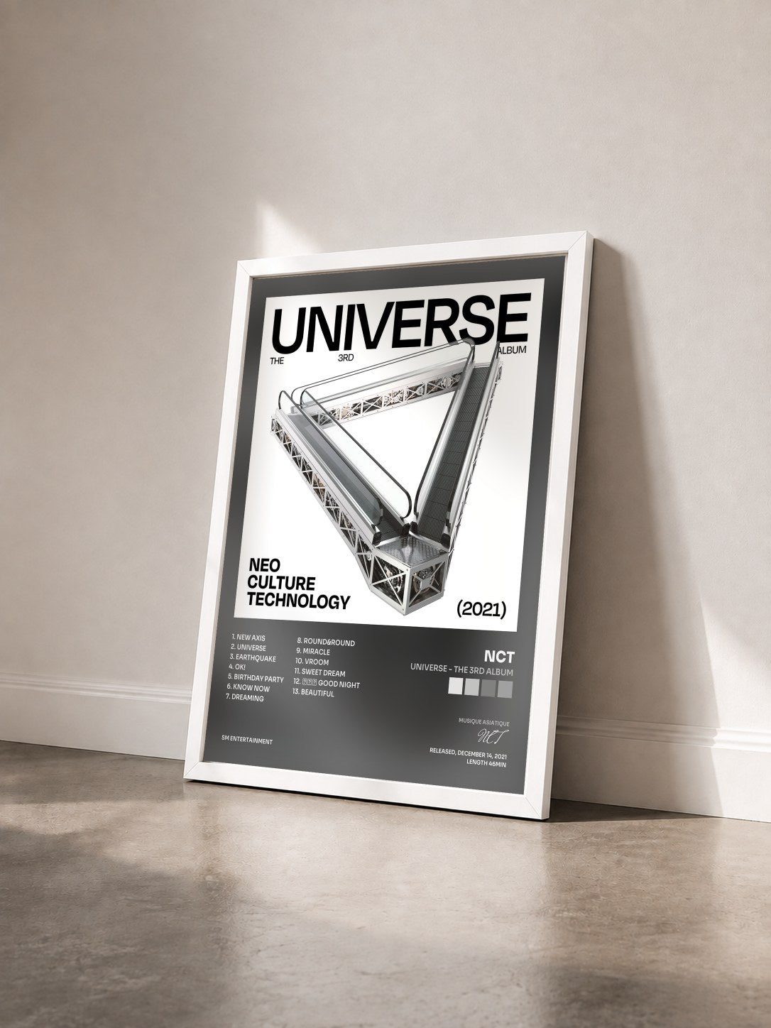 #blanc Tableau de l'album Universe - The 3rd Album de NCT vu de trois quarts, cadre blanc
