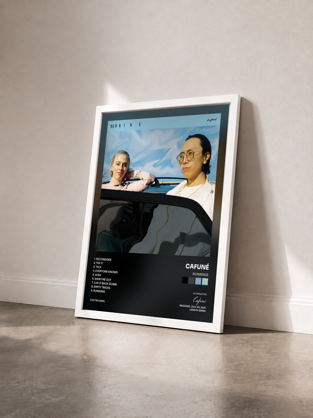 #blanc Tableau de l'album Running de Cafuné vu de trois quarts, cadre blanc