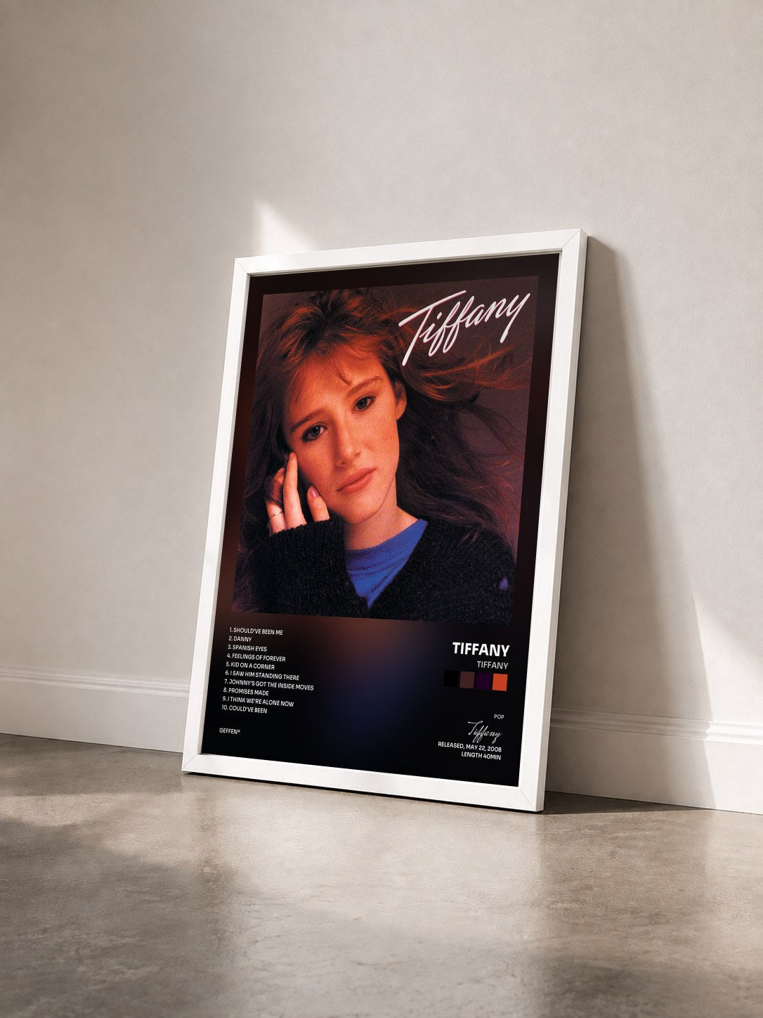 #blanc Tableau de l'album Tiffany de Tiffany vu de trois quarts, cadre blanc
