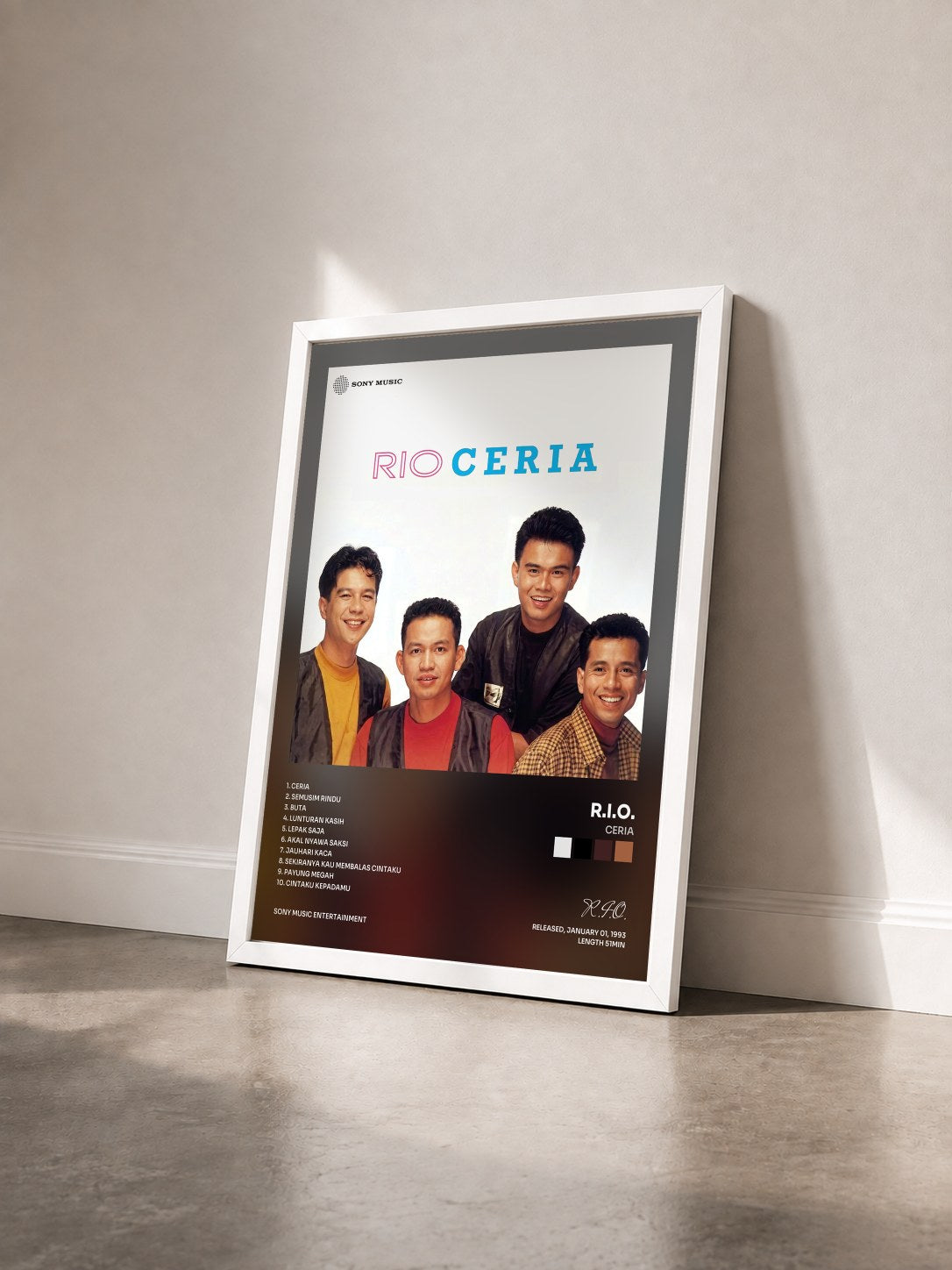 #blanc Tableau de l'album Ceria de R.I.O. vu de trois quarts, cadre blanc