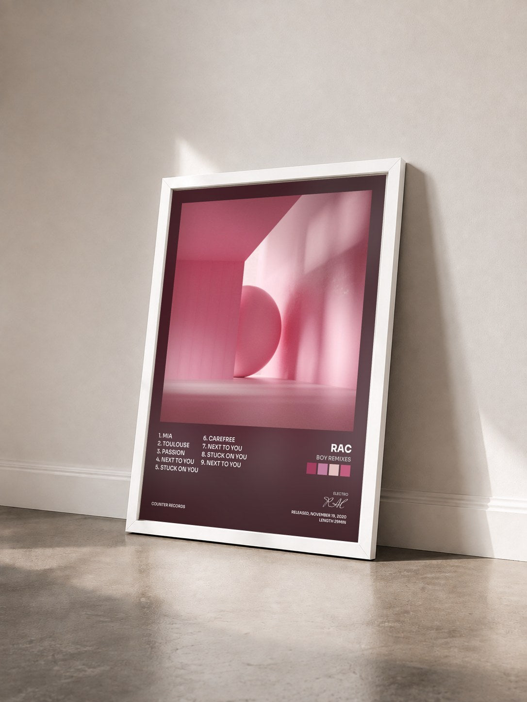 #blanc Tableau de l'album BOY Remixes de RAC vu de trois quarts, cadre blanc