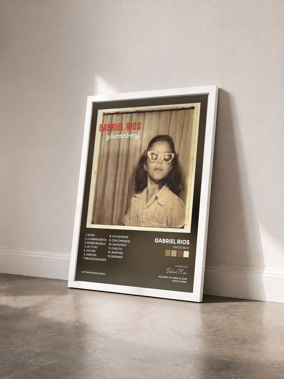#blanc Tableau de l'album Ghostboy de Gabriel Rios vu de trois quarts, cadre blanc