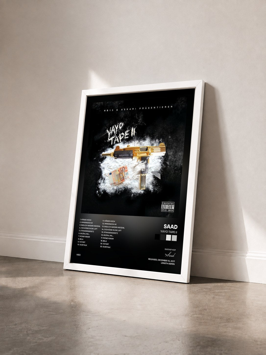 #blanc Tableau de l'album Yayo Tape II de Saad vu de trois quarts, cadre blanc