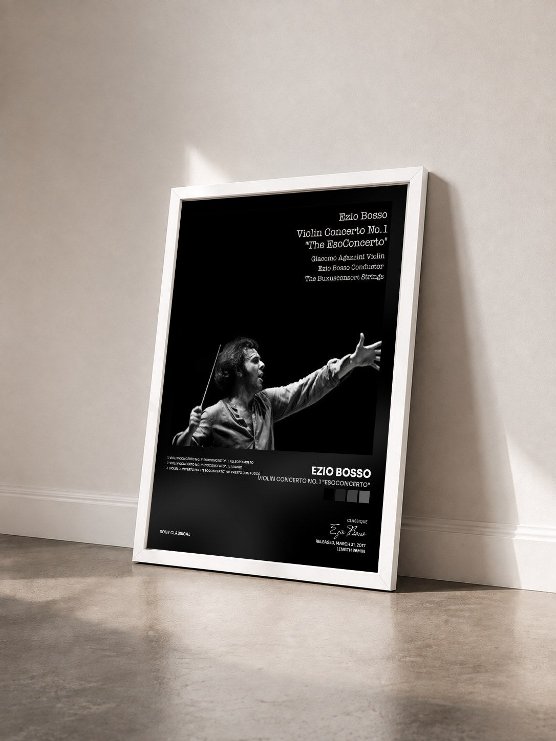 #blanc Tableau de l'album Violin Concerto No. 1 "Esoconcerto" de Ezio Bosso vu de trois quarts, cadre blanc