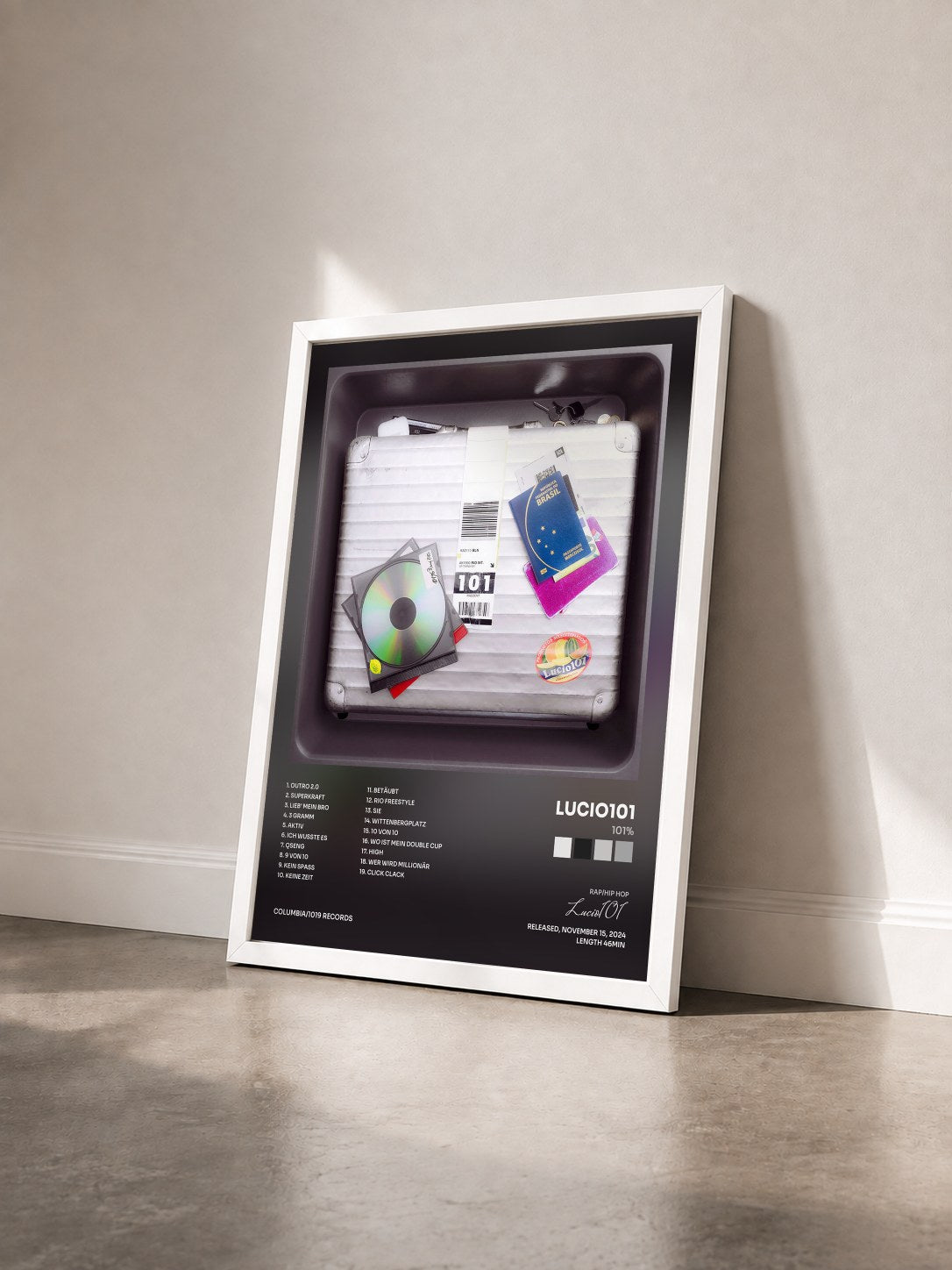 #blanc Tableau de l'album 101% de Lucio101 vu de trois quarts, cadre blanc